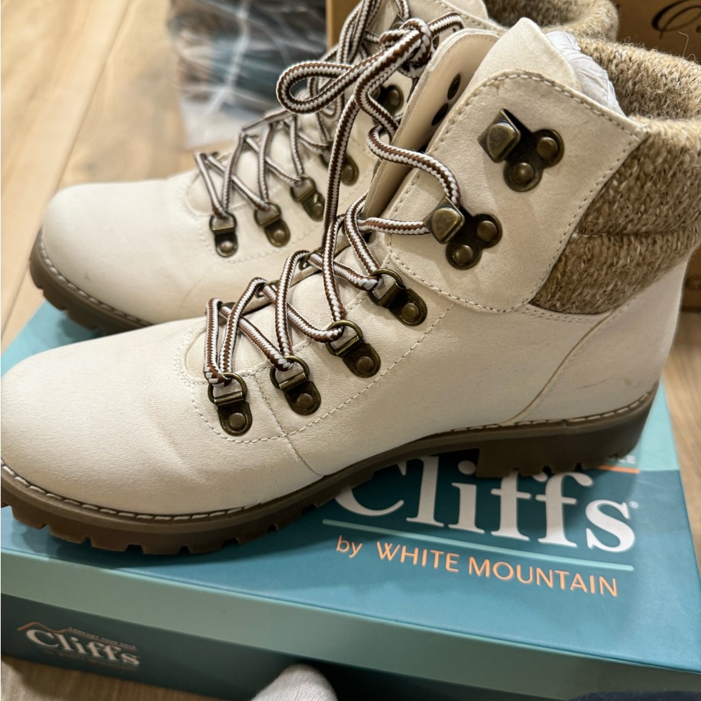 Cliffs by White Mountain Women's Cream Boots